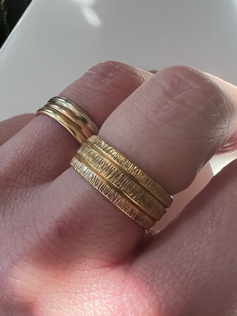 Vintage 14K Gold Artcarved Textured Ring Band Size 7 - Picture 3 of 7
